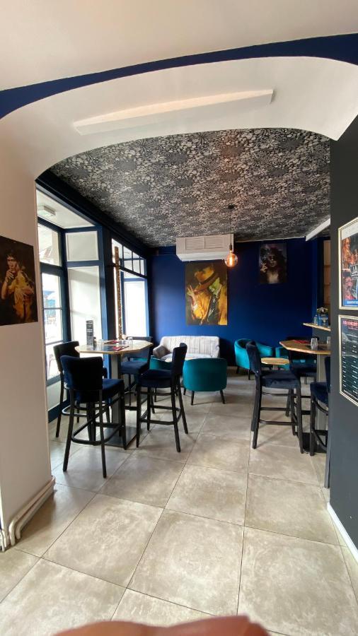 Hotel Restaurant La Place แซ็ง-ตาม็อง-มงทรง ภายนอก รูปภาพ